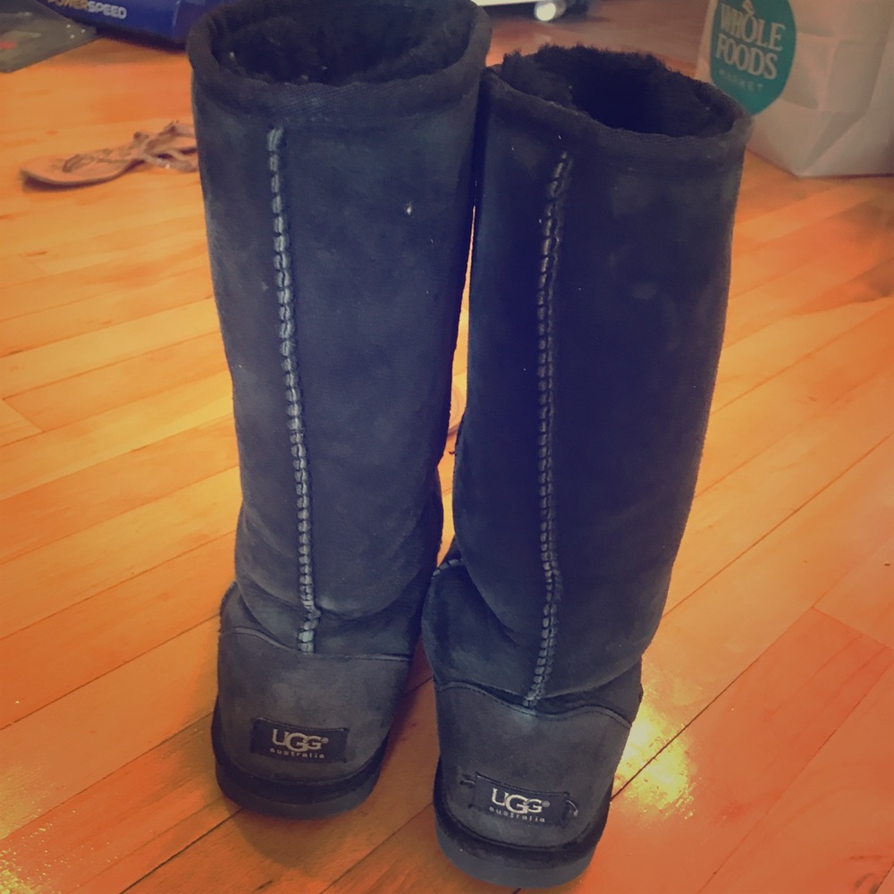 Black Uggs size 7